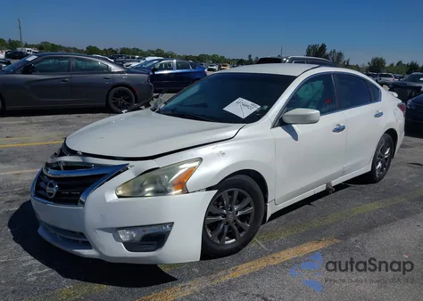 2015 Nissan Altima 2.5 S z USA, uszkodzony, nr VIN 1N4AL3AP8FC212909